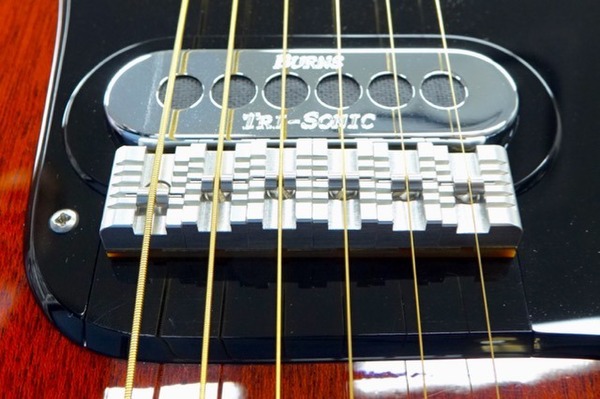 ASCII.jp：QUEENブライアン・メイのギターは常識破りの連続だった (3/4)