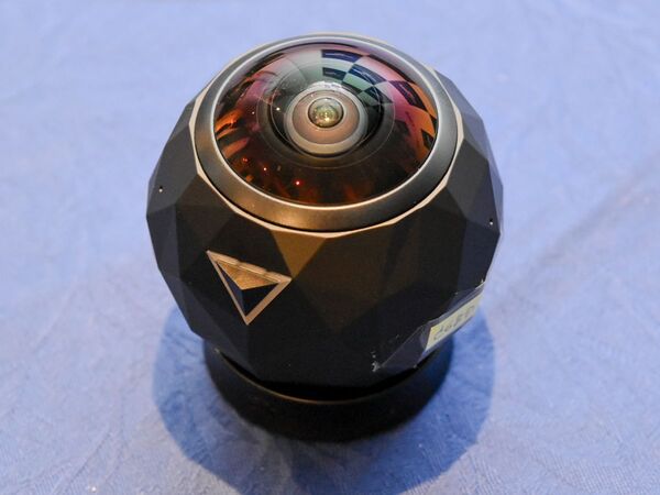 「360fly」 - ビリヤードボール大の360度VRアクションカメラ