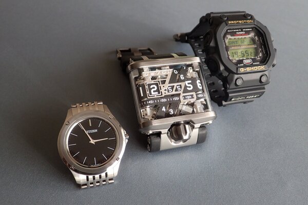 左から上品なエコ・ドライブ ワン、西海岸のドヤ顔腕時計「Devon」。アルチメイト好きな世界最大の「G-SHOCK」