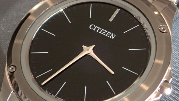 ASCII.jp：30万円だが一生モノ！ 世界最薄で光発電なシチズンの腕時計
