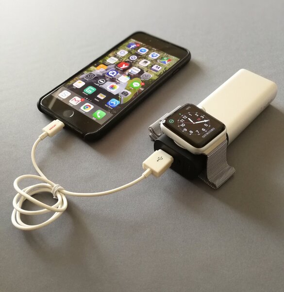 アップルウォッチとiPhoneを同時に充電するときは、絶対に忘れずにiPhone充電用ケーブルを別に持っていかなければならない
