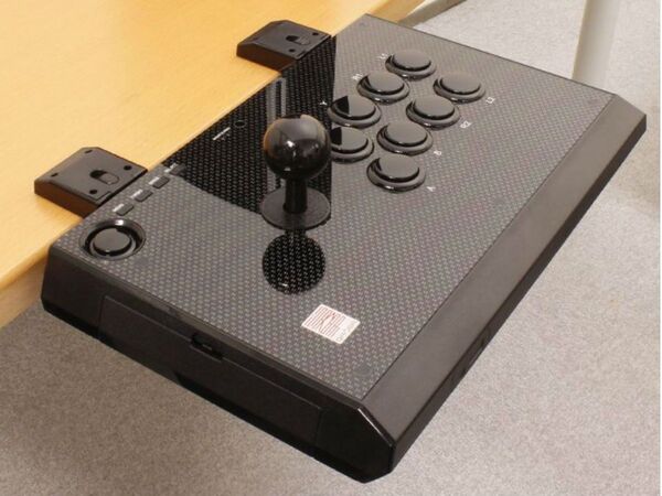 ASCII.jp：ゲーセンのように集中できる、上海問屋のクランプ固定式