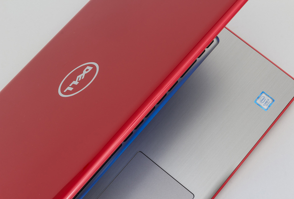 ノートパソコン　Dell 赤色
