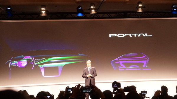 クライスラーとの共同開発による「Chrysler Portal concept」