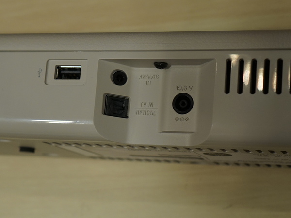 MT300の背面端子。HDMI端子は装備しない