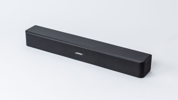 「Solo 5 TV sound system」。スリムサイズ＆コンパクトなサウンドバーで、設置性の高さで大人気のモデルだ