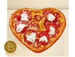 バレンタインにおすすめ！　ピザーラのサラミたっぷり「ハートピザ」