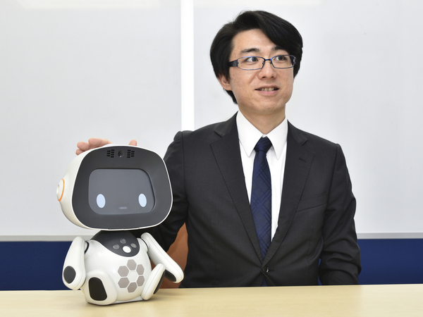 会話できるロボット「ユニボ」は大量の計算資源でその役割を果たせる