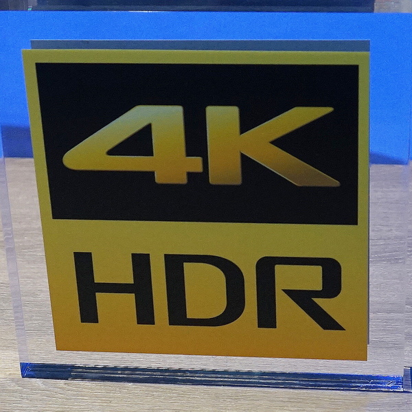 HDR対応テレビでは「HDR」の表記がある場合が多い。画像はソニーの4K・HDRロゴ
