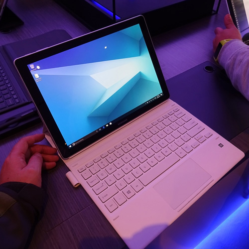 サムスンが発表した「Galaxy Tab 3」とWindowsタブ「Galaxy Book」をじっくり見る