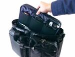 スマホやバッテリーを超まとめやすい2WAYタイプのバッグインバッグ