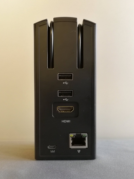 ちょっと複雑なドッキングステーションの背面。上から、標準USBポート×2、HDMI出力ポート、電力給電用のmicroUSBポート、有線LANポートが並ぶ