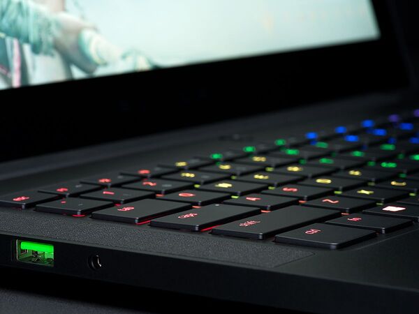 razer blade ゲーミングノート gtx1060 i7-7700HQ razer blade ゲーミングノート gtx1060 i7-7700HQ