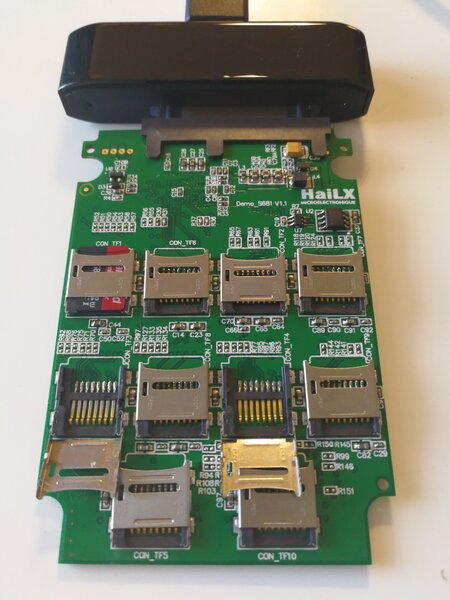 比較的大容量（64GB）のmicroSDカードを1枚だけ1番のコネクターに差してSATAドライブとして使用してみた