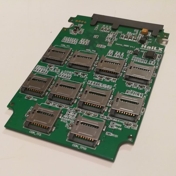 microSD 2 SATA Driveは基板一枚にmicroSDコネクターが10ヵ所付いている