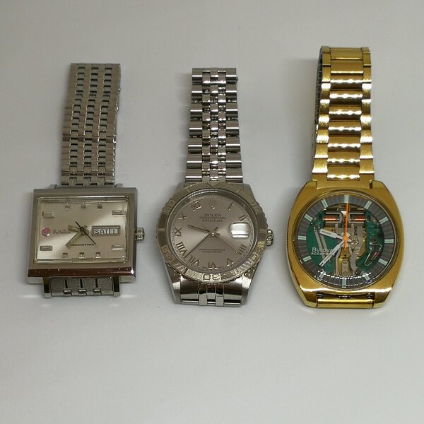 50年ほど前のラドーマンハッタン（左）、今回のRolexサンダーバード（中央）、50年以上前の音叉時計ブローバアキュトロン（右）。歴史を生き抜いたホンモノの腕時計はミニマル腕時計とは次元が違う凄さがある