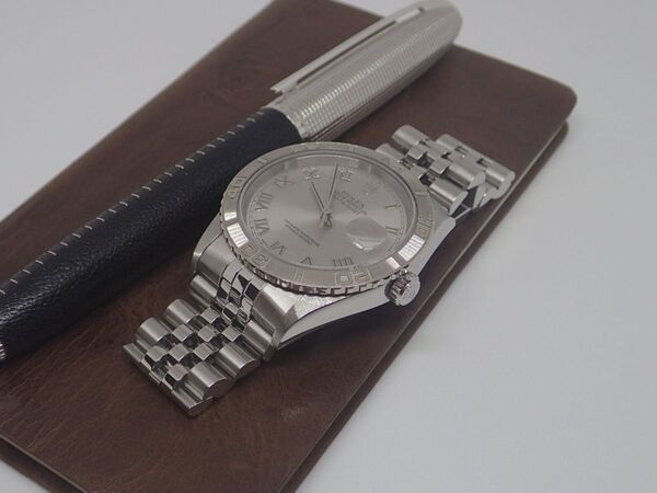 行き過ぎたミニマルデザインの時代にロレックスの伝統的腕時計を衝動買い！