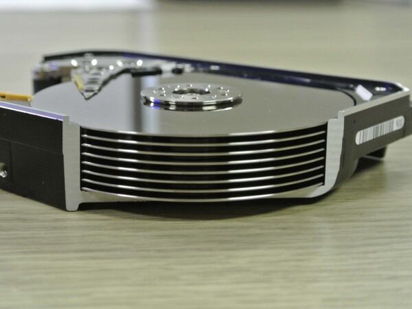 ASCII.jp：合計21万円！ 10TB HDDを3台、Droboに使ってみた (1/6)