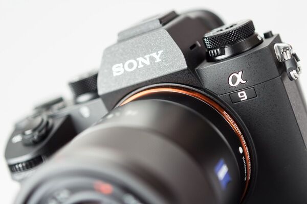 ASCII.jp：今日（5/26）発売のソニー高速フルサイズ一眼「α9」と「α7II