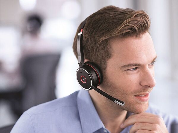 Jabra、通話中ランプも付いているワイヤレスNCヘッドセット「Jabra