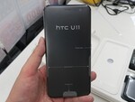握って操作するスマホの新境地「HTC U11」の海外SIMフリー版が早くも登場！