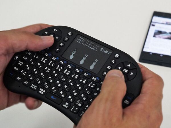 ASCII.jp：一家に1台あると便利なEwinのミニBluetoothキーボード：Xperia周辺機器