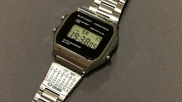 チープカシオのそっくりさんのメタルバンド・デジタル腕時計を300円で買った
