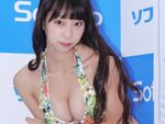 怒涛のIカップ娘・青山ひかるがスカートが“劇的に短い”制服姿