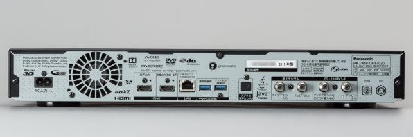 背面にはアンテナ入出力端子、増設HDD用のUSB端子、ネットワーク端子などがある。一般的なBDレコと同様だが、HDMI出力が2系統となっているのが大きな違い
