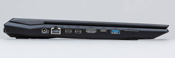 フルサイズのHDMIや有線LANに加え、Mini DisplayPortを2つ搭載する