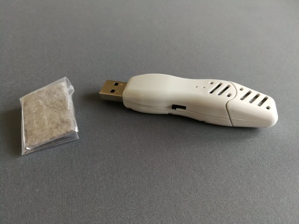 USBディフューザー単体にもオイルパッドは内部に1枚、予備が2枚の合計3枚が付属する
