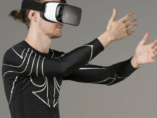 VRゲームのコントローラーになる服「e-skin」【8/28無料展示ブース来場者募集中】