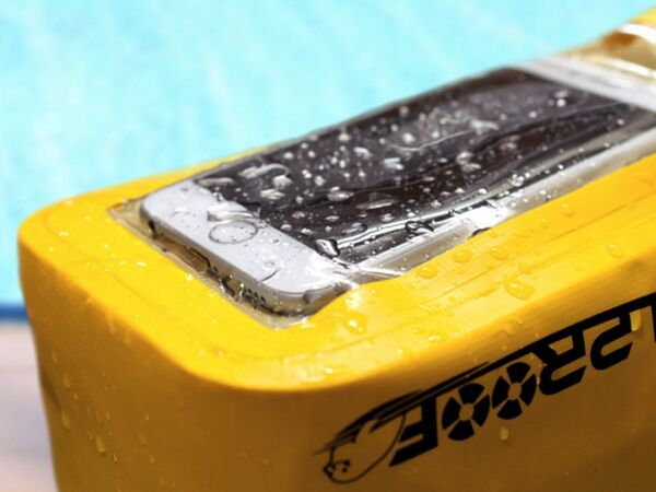 ascii jp スマホとペットボトルなどを一緒に収納できる1000円台の防水ポーチ