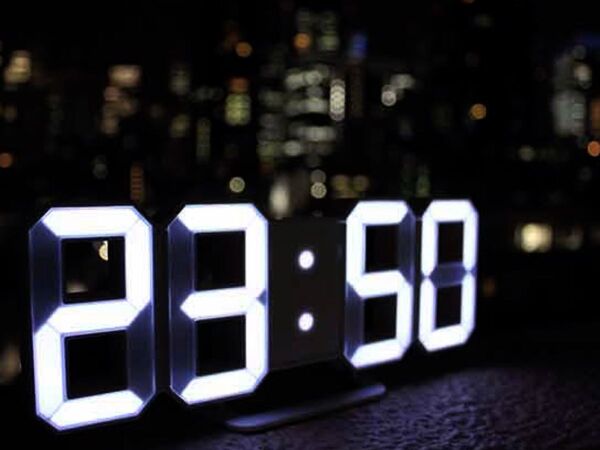 ASCII.jp：暗闇で数字だけが浮かぶスタイリッシュなLEDライト式