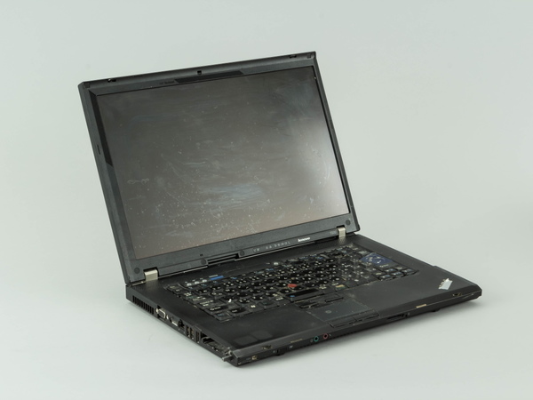 9年間使い続けた「ThinkPad T500」。見た目からしてボロボロである