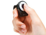 指に装着したまま操作できる指輪型のワイヤレスマウス発売
