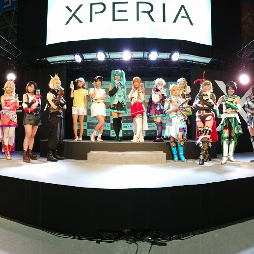 Android女子番外編！　ゲームショーのXperiaブース裏でモデルさんの渾身自撮り！