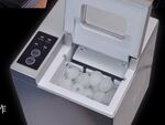 氷を最速6分で作れる！　卓上小型製氷機「IceGolon」