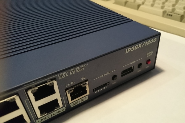 新品だと非常に高価なヤマハ「RTX1200」のUSBポートにUSB端末を装着すれば、格安SIMの自宅回線が実現できた