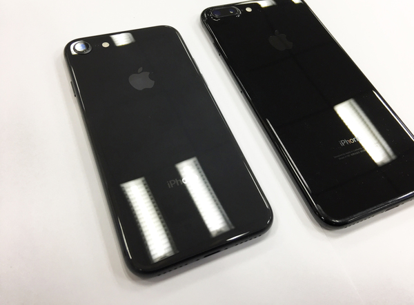 【シムフリー】iPhone 8 スペースグレイスマートフォン/携帯電話