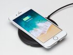 【実機レビュー】iPhone 8シリーズのワイヤレス充電を試した：石川温氏寄稿