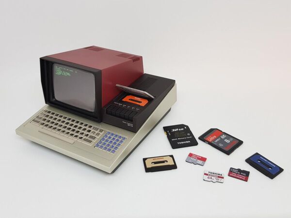 ASCII.jp：約40年前のシャープ「MZ-80C」の超小型レプリカPCを衝動買い ...