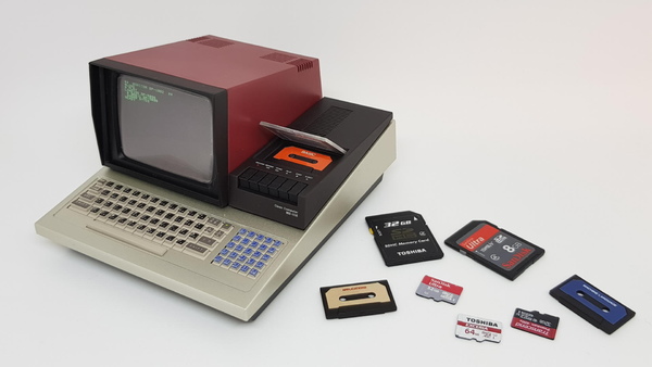 「PasocomMini MZ-80C」は約40年ぶりに発売されたRaspberry Pi搭載の4分の1サイズのレプリカPCだ