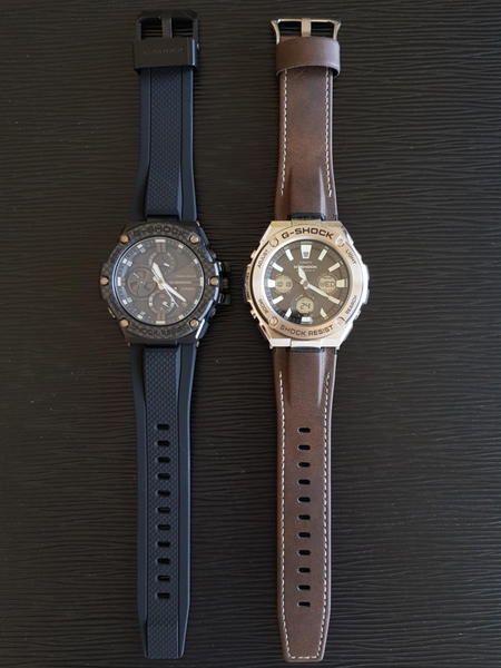 G-STEEL CARBON EDITION（左：樹脂製のベルト）と以前、筆者が買ったG-STEELソーラー電波腕時計（右）合成皮革のレザーイメージのベルトがグッドです
