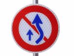 職人が本物と同じ素材で作ったミニチュア道路標識「追い越し禁止」