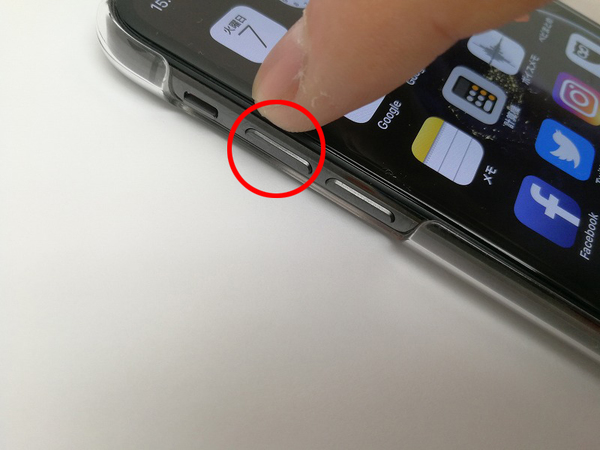 Iphone Xのサイドボタンはホームボタンに変わる万能選手 週刊アスキー