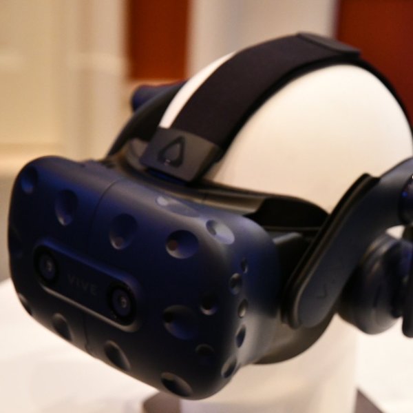 ASCII.jp：HTC、解像度78％向上＆アンプを内蔵した「Vive Pro