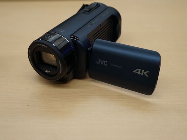 ASCII.jp：5m防水の本格4KビデオカメラがJVCから発売に
