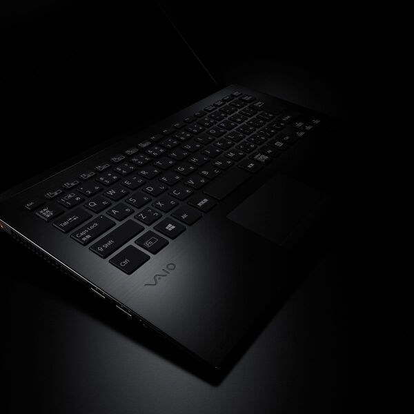 ASCII.jp：漆黒の新VAIO Sが登場、第8世代CPUをチューンし高速化 (1/2)