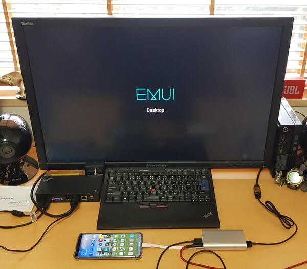 EMUI Desktopの起動画面がほんの短い間だけ表示される
